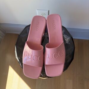 Gucci Rubber Gucci Logo Womens Platform Pink